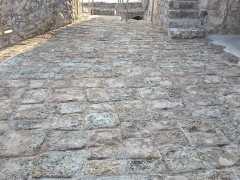 Foto particolare del piazzale in pietra di Paestum alla fine dei lavori di protezione e consolidamento finale (3)